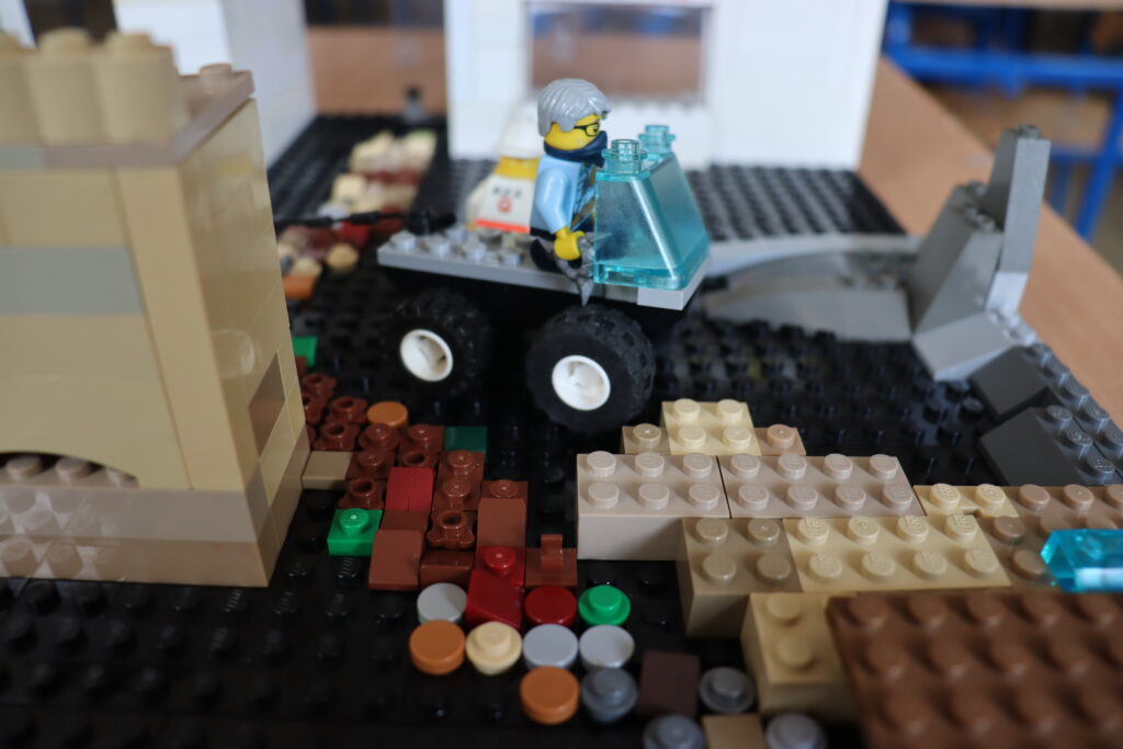 Autko z LEGO.